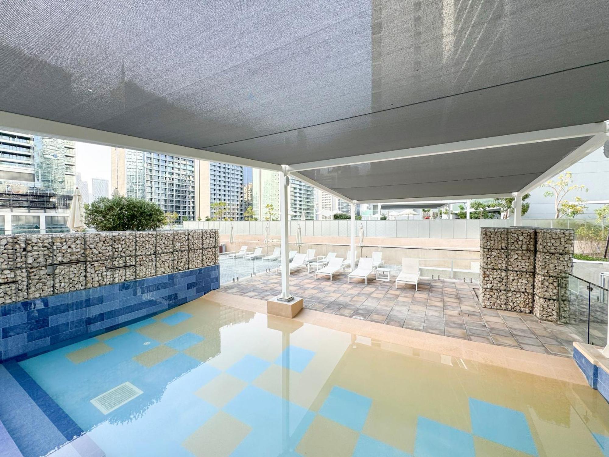 Apartment Burj Khalifa View 1 Bedroom With Balcony For Up To 4 Person *